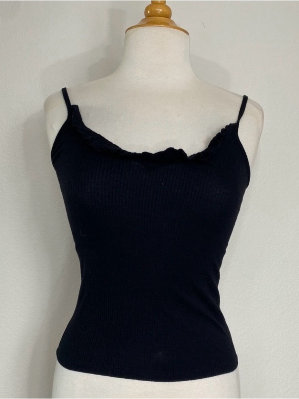 3/$25 Know One Cares Juniors Black Soft Scalloped Hem Ribbed Tank Top XS Casual
